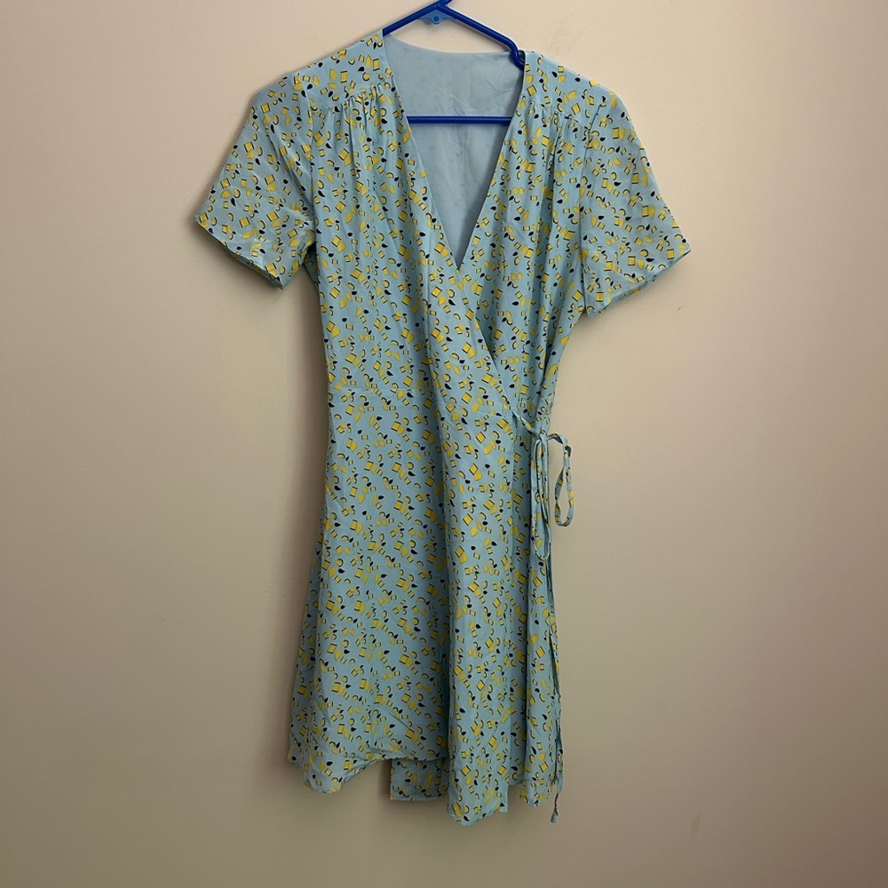 100% Silk Wrap Dress in Blue and Yellow Pattern Size 2